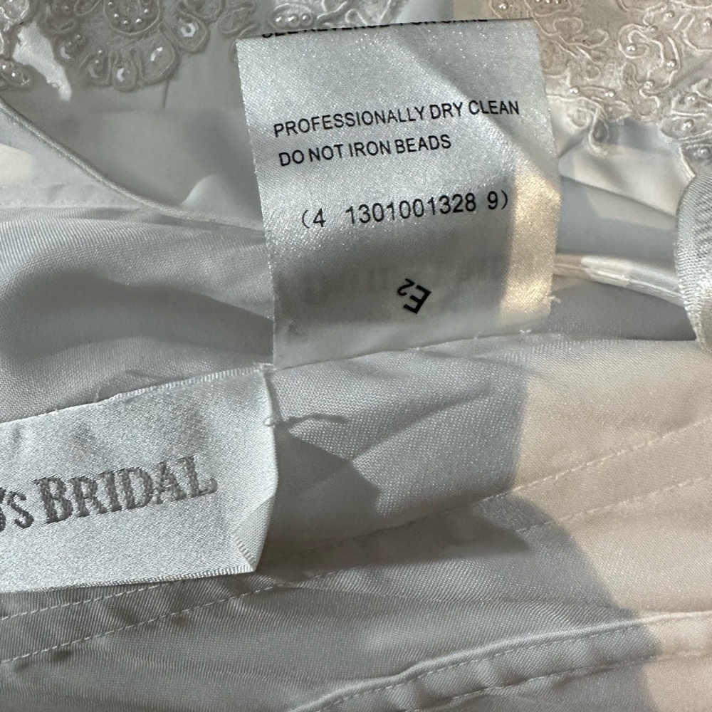 David’s Bridal Elegant White Lace Gown Size 16 W - Picture 15 of 16